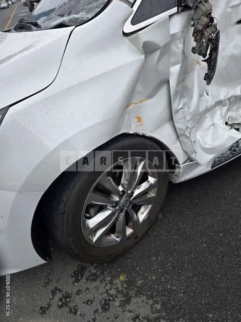 Photo 2 of 15: 2016 Kia Carnivals — Korean insurance auction