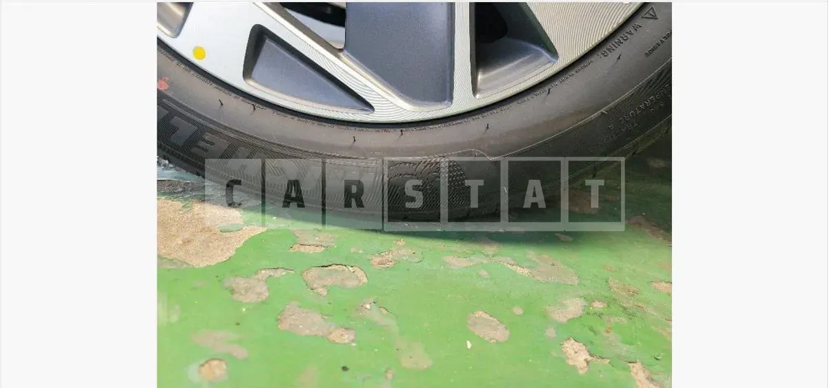 Photo 2 of 3: 2025 Genesis (parts) GV70 Tire — Korean insurance auction