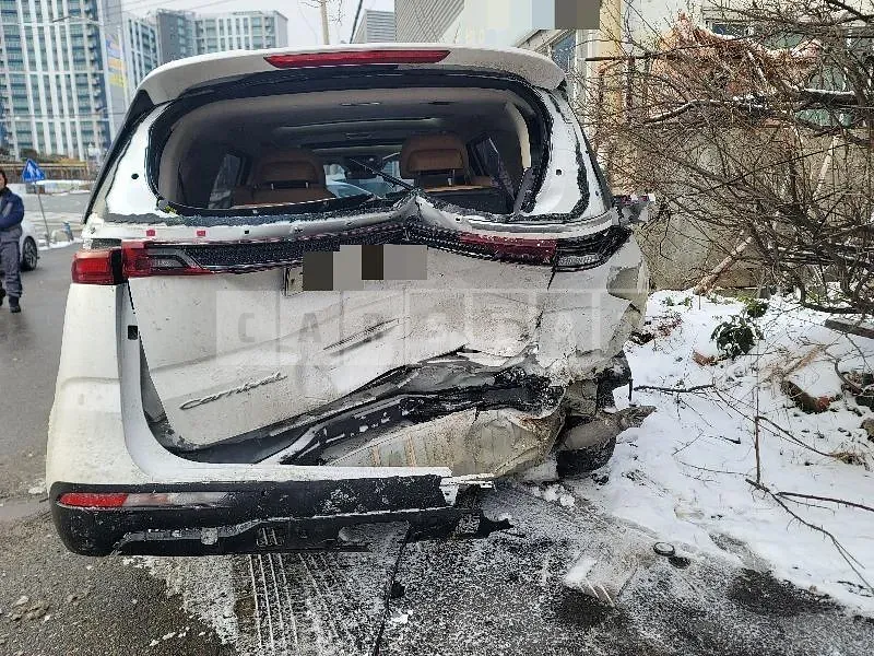 Photo 2 of 42: 2020 Kia Carnivals, VIN KNANC81BBMS047213 — Korean insurance auction