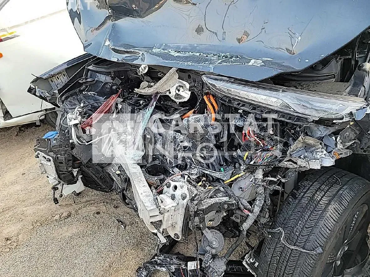 Photo 2 of 17: 2018 Hyundai Kona Electric, VIN KMHK381GFKU007922 — Korean insurance auction