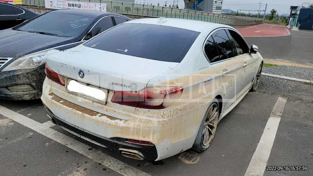 Photo 2 of 7: 2018 BMW 520d, VIN WBAJC3109JDB28646 — Korean insurance auction