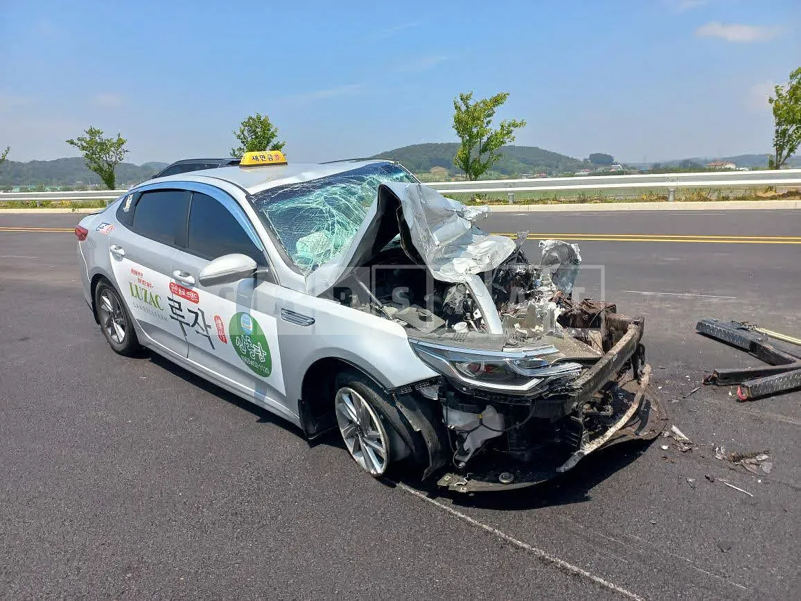 Photo 2 of 6: 2020 Kia K5, VIN KNAGU416BLA397700 — Korean insurance auction