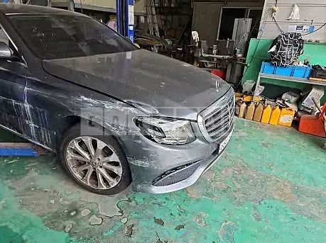 Photo 2 of 17: 2018 Mercedes-Benz E 300 — Korean insurance auction