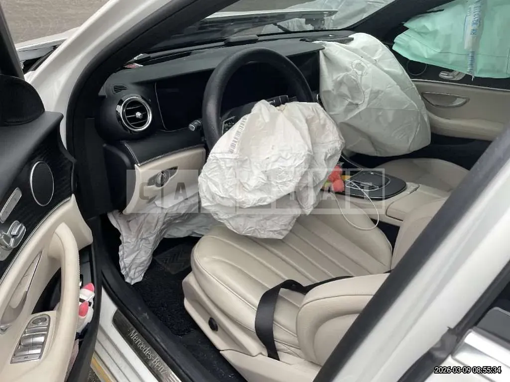Photo 2 of 9: 2023 Mercedes-Benz E250 — Korean insurance auction