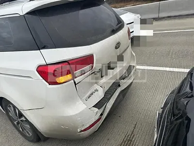 Photo 1 of 9: 2017 Kia Carnivals — Korean insurance auction