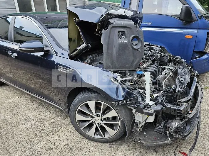 Photo 2 of 4: 2017 Kia K5 2.0 — Korean insurance auction