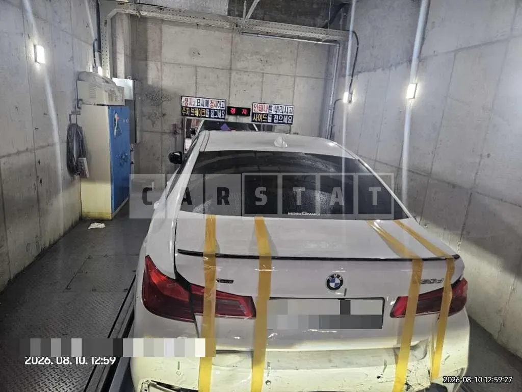 Photo 2 of 35: 2018 BMW 520d xDrive — Korean insurance auction