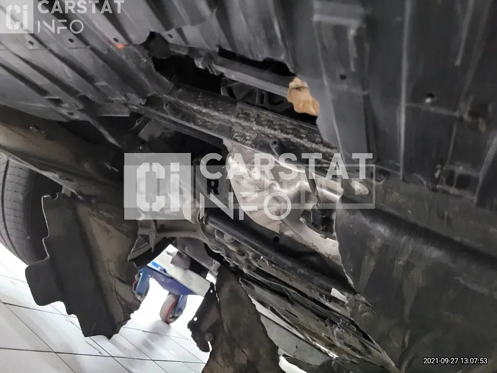 Photo 2 of 38: 2015 Audi A8L 50 TDI quattro, VIN WAUZZZ4H9FN029331 — Korean insurance auction