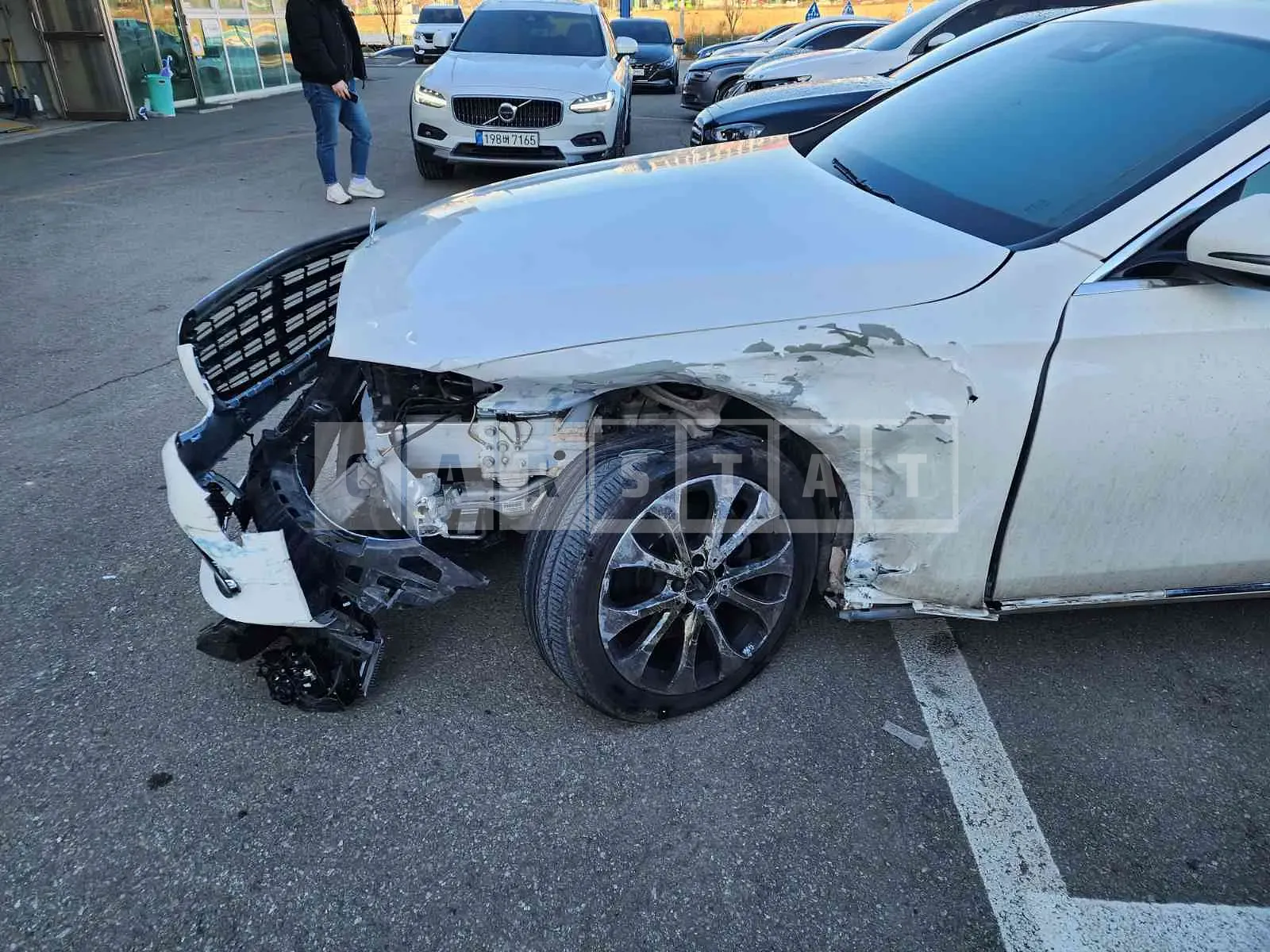Photo 2 of 44: 2019 Mercedes-Benz E220d 4Matic, VIN WDDZF0FB8KA650955 — Korean insurance auction