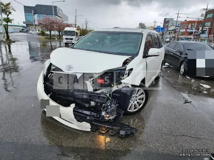 Photo 2 of 12: 2017 Toyota Toyona Siena 4WD — Korean insurance auction