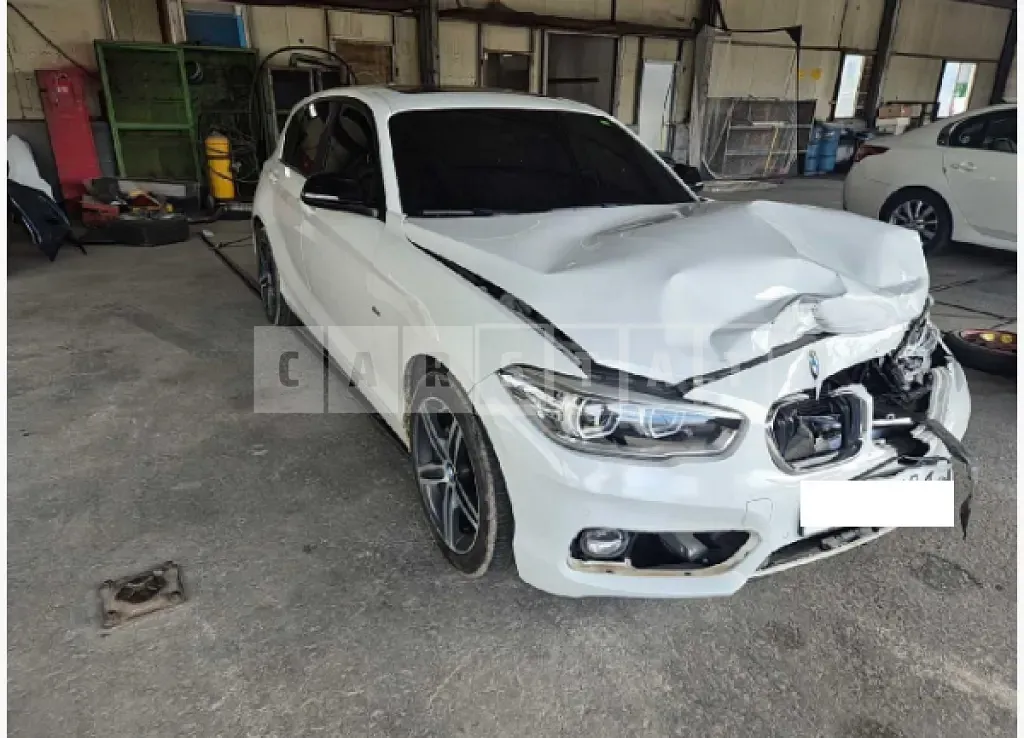 Photo 2 of 21: 2017 BMW 118d — Korean insurance auction