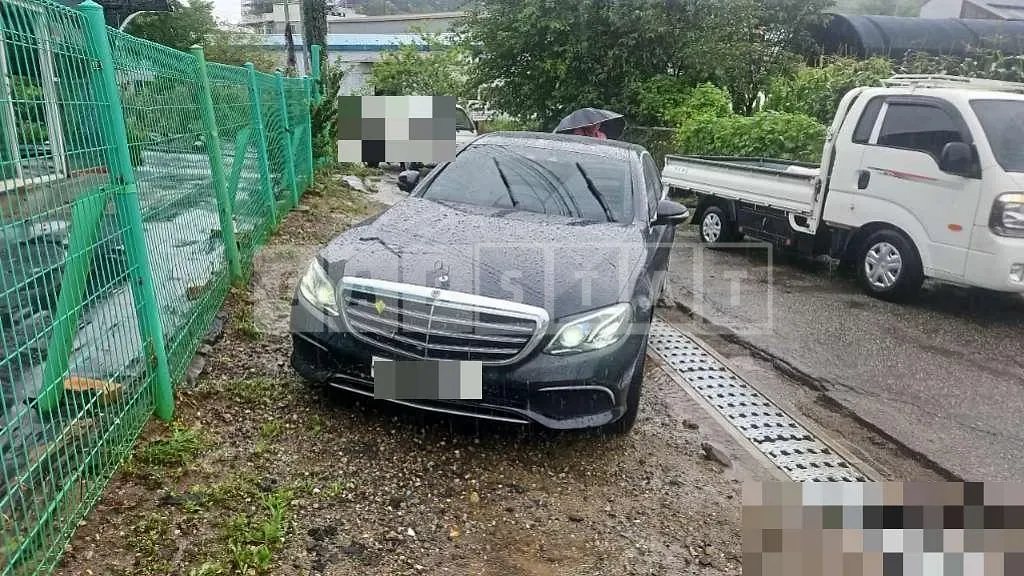 Photo 2 of 29: 2019 Mercedes-Benz E300 4Matic — Korean insurance auction