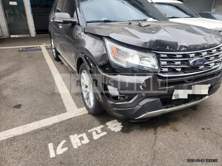 Photo 2 of 16: 2016 Ford Explorer — Korean insurance auction