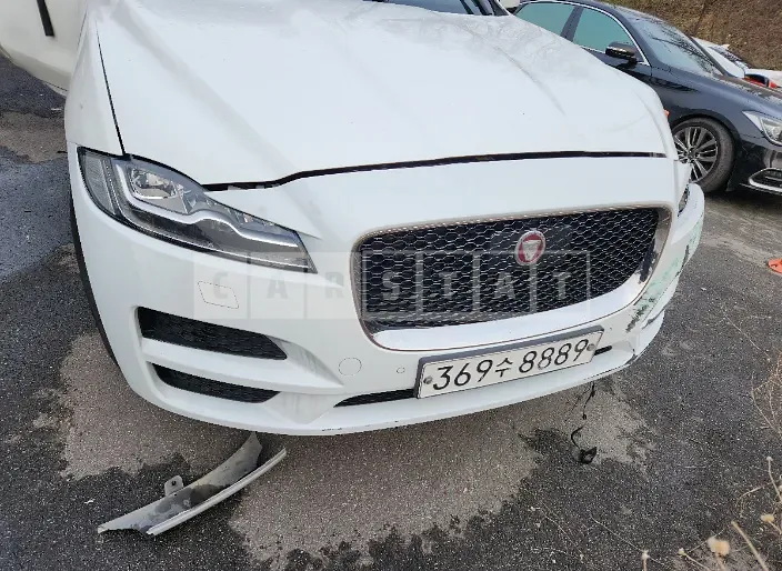 Photo 2 of 20: 2019 Jaguar F-Pace 20d AWD, VIN SADCA2BN0KA358215 — Korean insurance auction