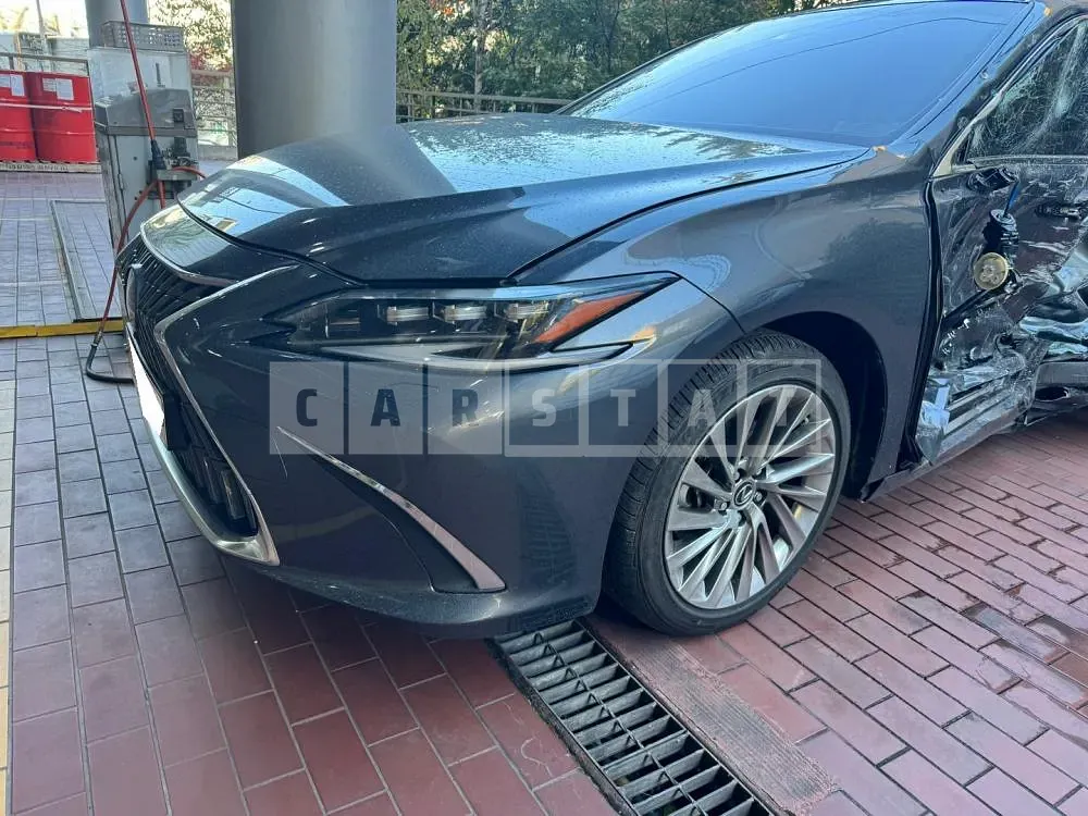 Photo 2 of 30: 2023 Lexus ES300h, VIN JTHBA1C12P2019601 — Korean insurance auction