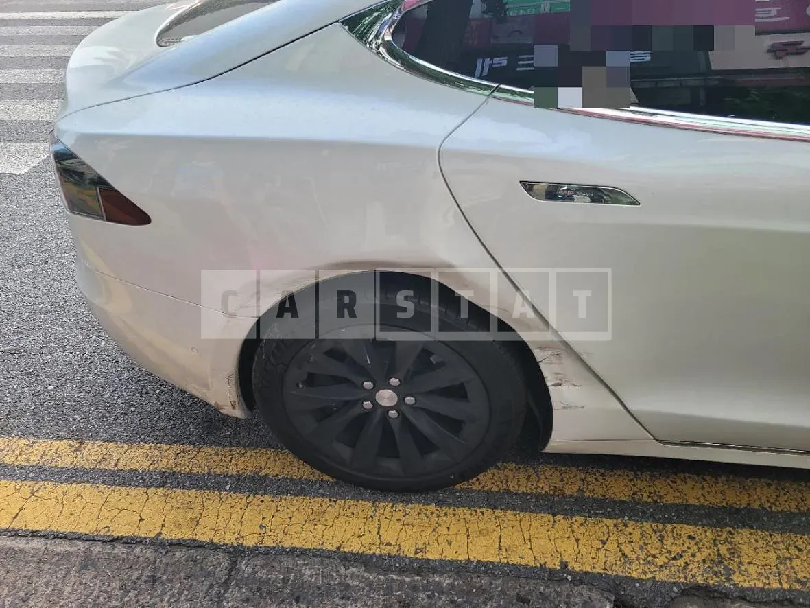 Photo 2 of 5: 2018 Tesla Model S 75d, VIN 5YJSA1E20JF292404 — Korean insurance auction