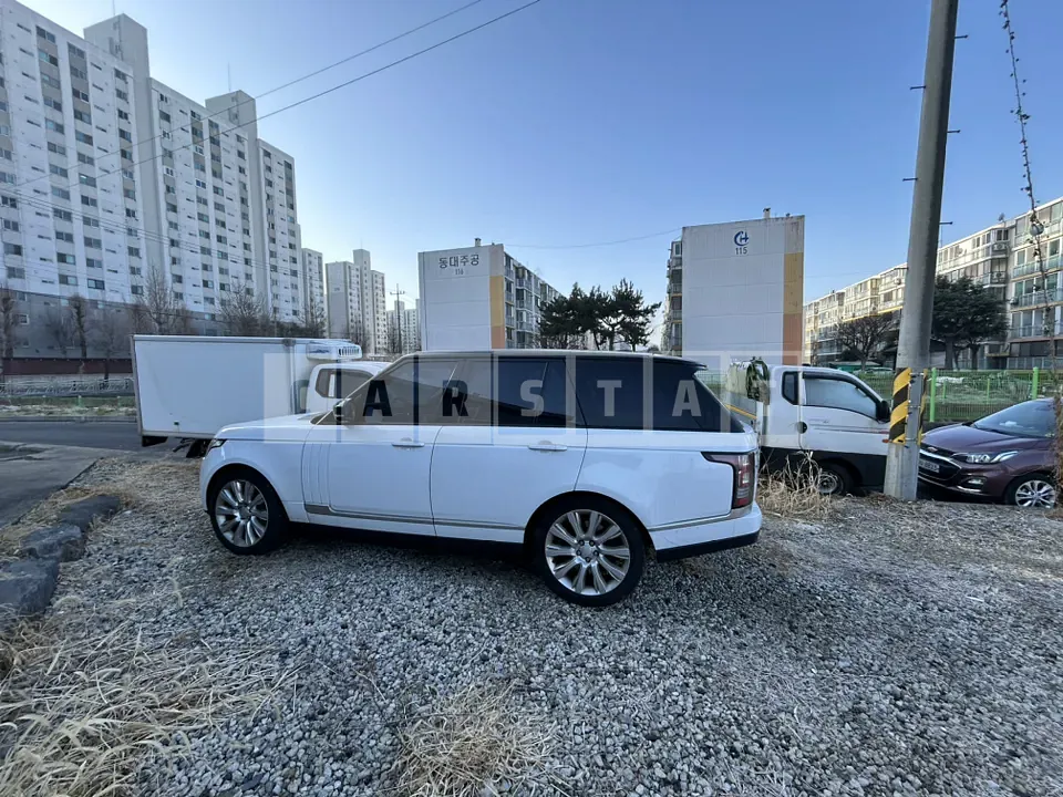 Photo 2 of 12: 2027 Land Rover Range Rover 4.4d, VIN SALGA2JF4GA294817 — Korean insurance auction