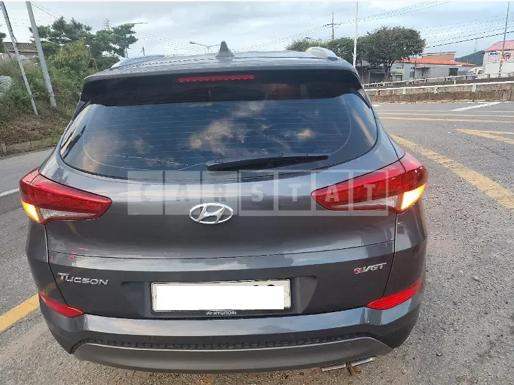 Photo 2 of 10: 2016 Hyundai Tucson, VIN KMHJ381ABGU191236 — Korean insurance auction