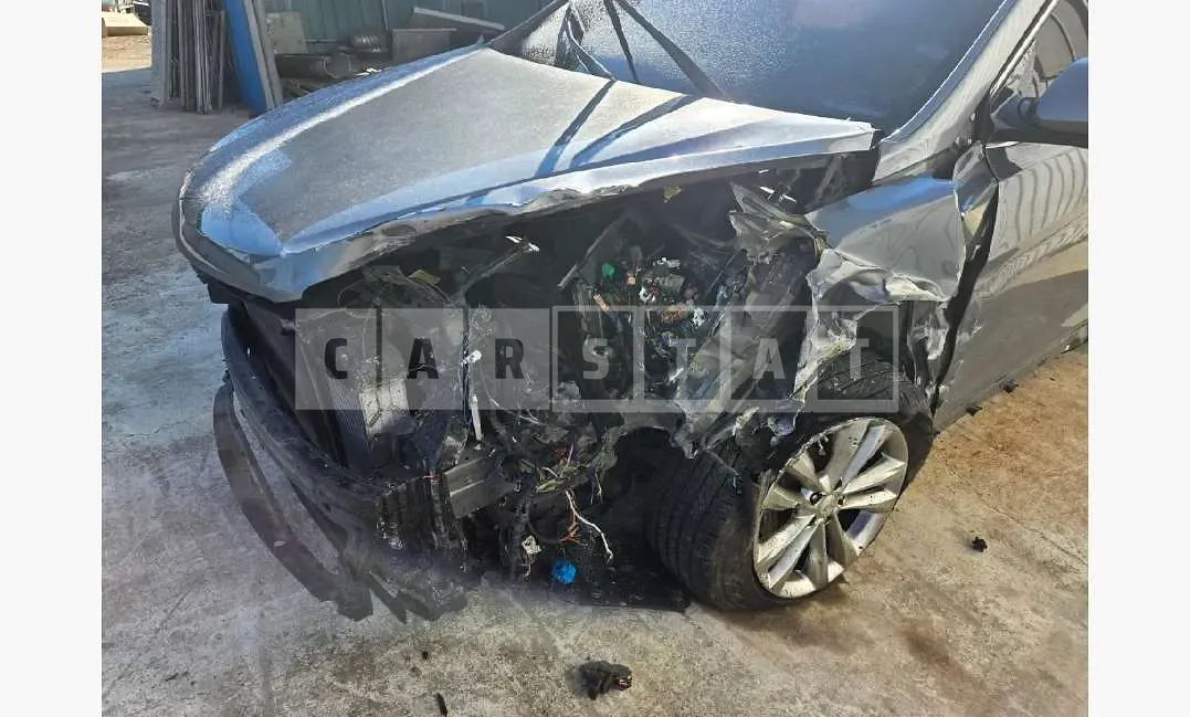 Photo 2 of 8: 2018 Hyundai Santa Fe DM — Korean insurance auction