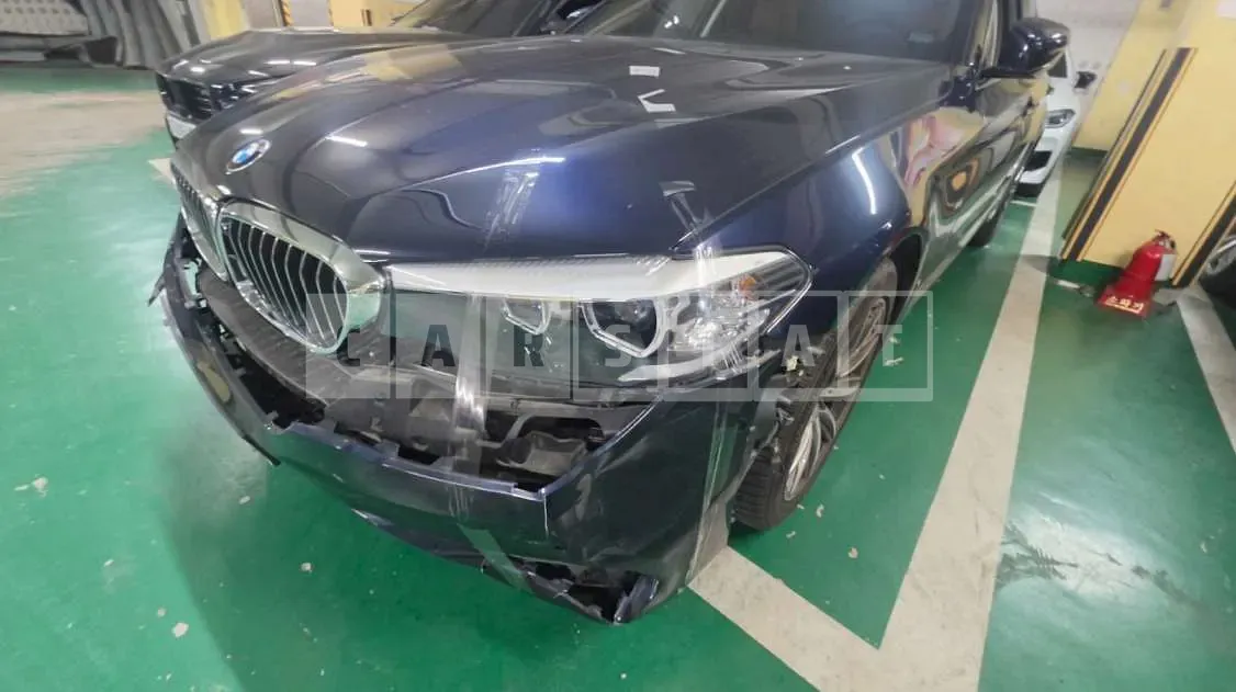Photo 2 of 15: 2018 BMW 520i — Korean insurance auction