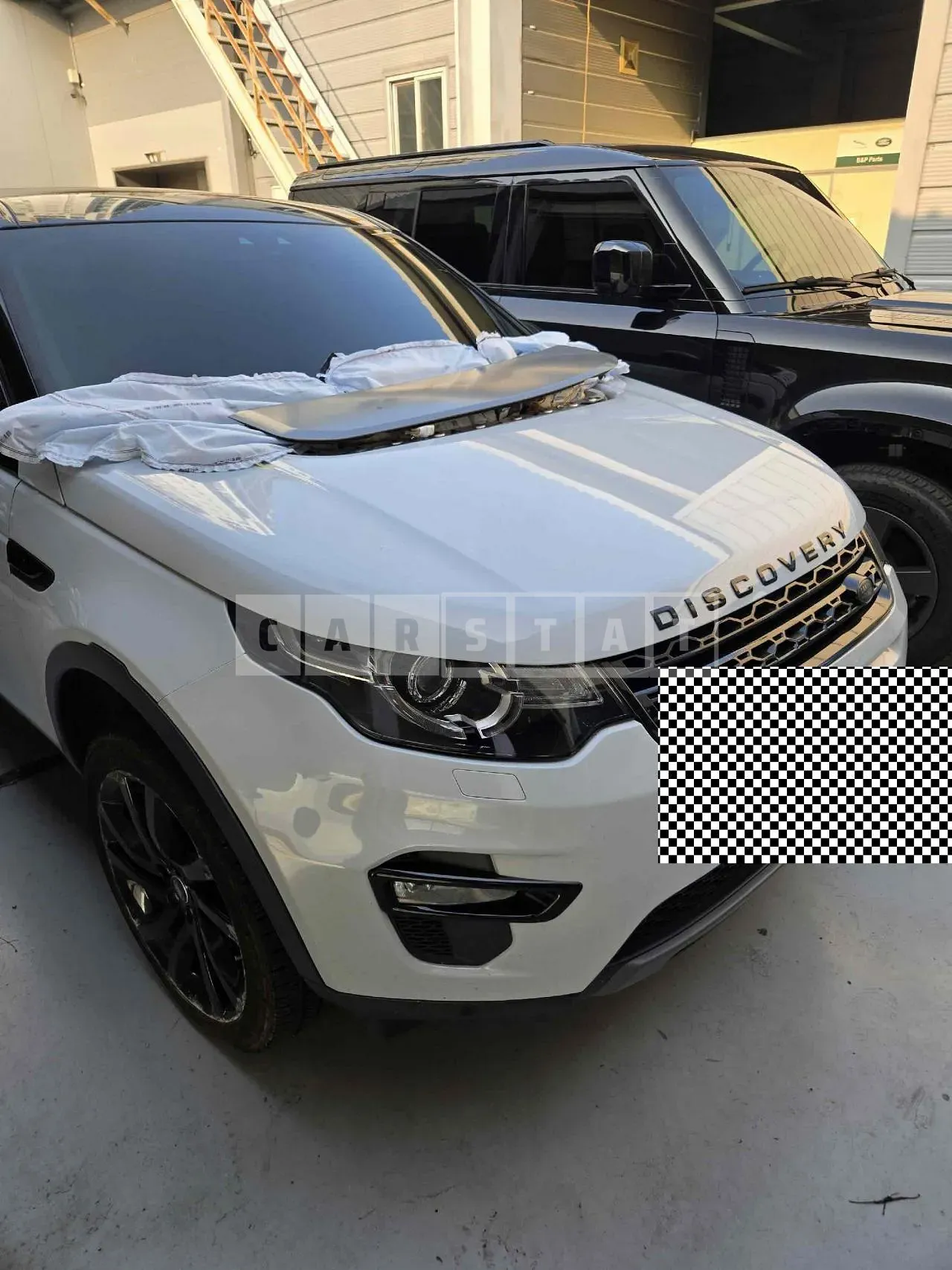 Photo 2 of 28: 2017 Land Rover Discovery Sport 2.0d, VIN SALCA2BN1HH717737 — Korean insurance auction