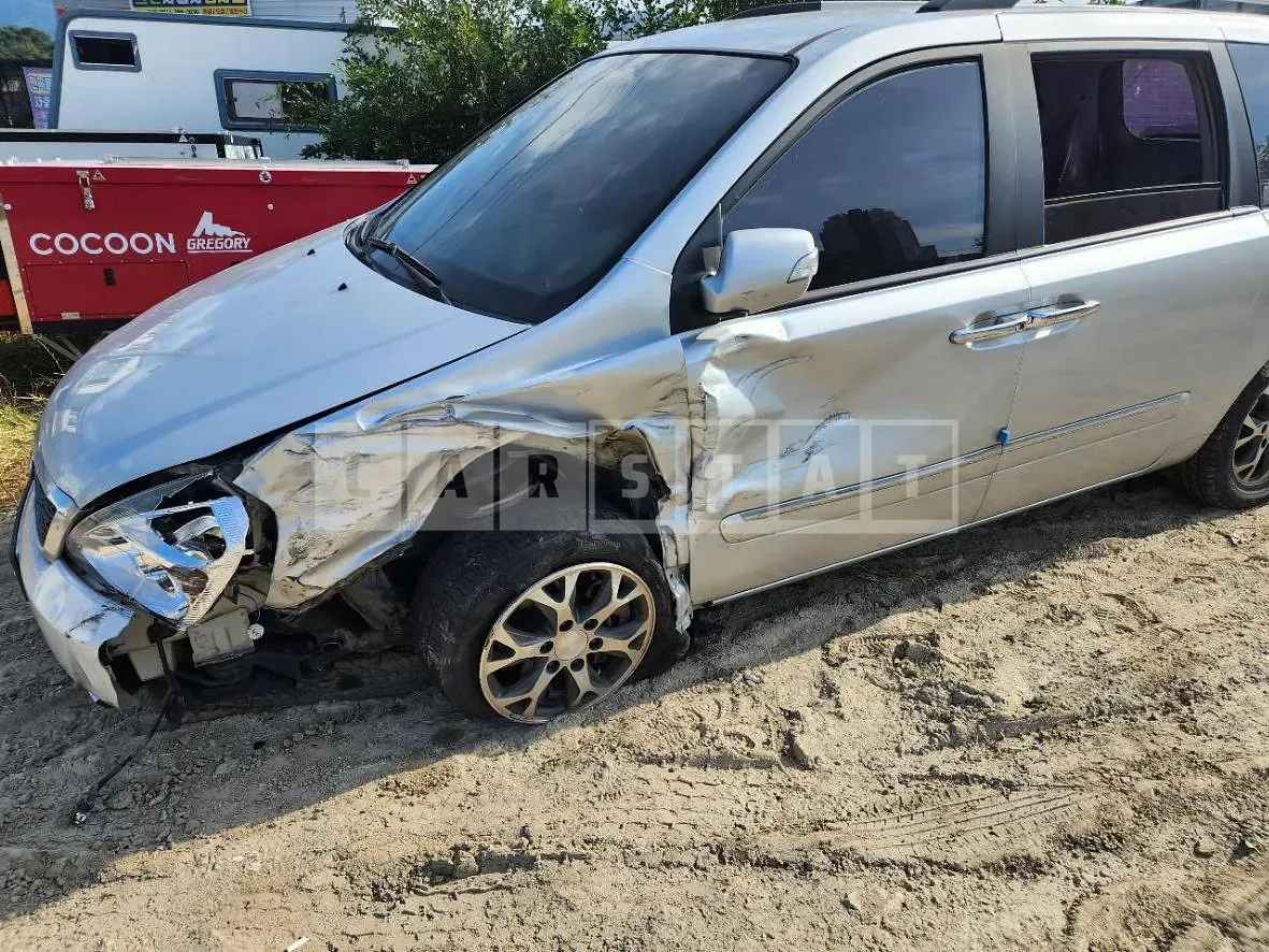 Photo 2 of 7: 2014 Kia Carnival 2.2 — Korean insurance auction