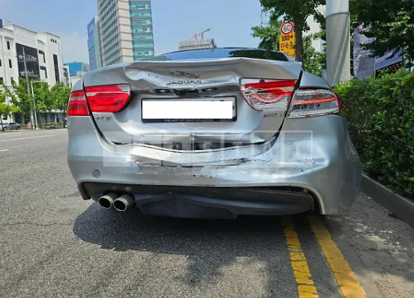Photo 2 of 38: 2018 Jaguar XE 20d, VIN SAJAB4BN6JCP42841 — Korean insurance auction