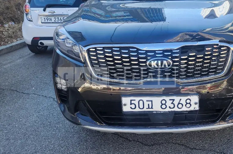 Photo 2 of 9: 2018 Kia Sorento, VIN KNAPH81BDJA412426 — Korean insurance auction