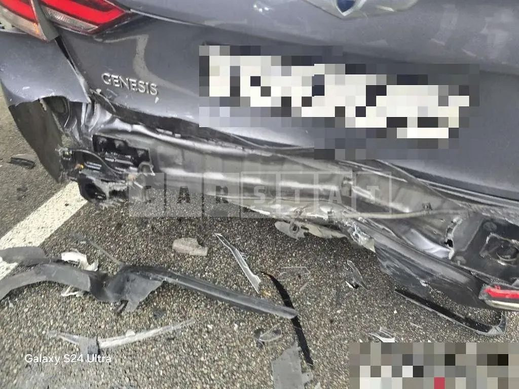 Photo 2 of 28: 2016 Genesis 3.3 — Korean insurance auction
