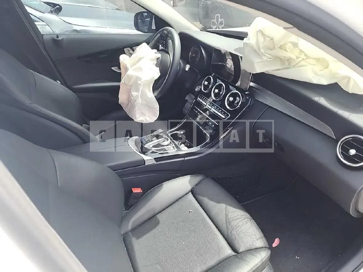 Photo 2 of 10: 2020 Mercedes-Benz C200 — Korean insurance auction