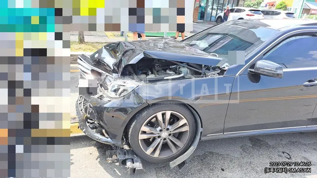 Photo 2 of 28: 2015 Mercedes-Benz E300 4Matic, VIN WDDHF8BB1FB143752 — Korean insurance auction