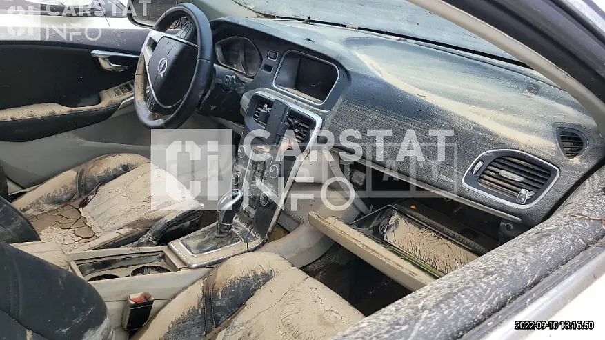 Photo 2 of 5: 2016 Volvo V40 D3, VIN YV1MV79K0G2315530 — Korean insurance auction
