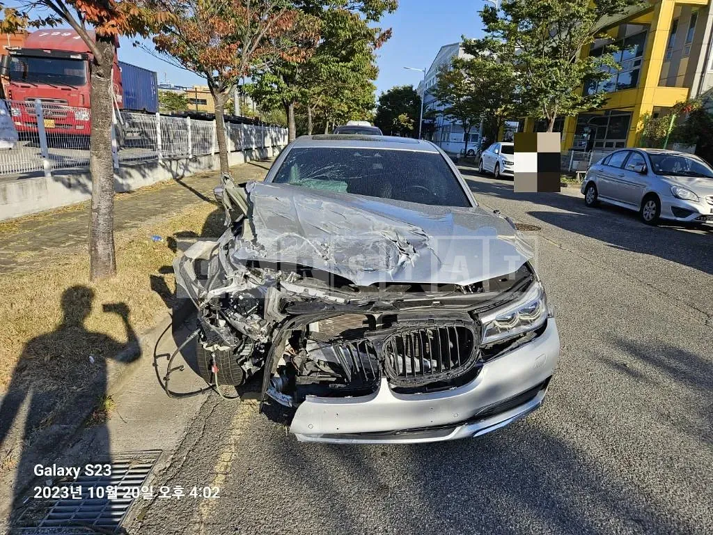 Photo 2 of 12: 2016 BMW 730d xDrive, VIN WBA7C4108GG526581 — Korean insurance auction