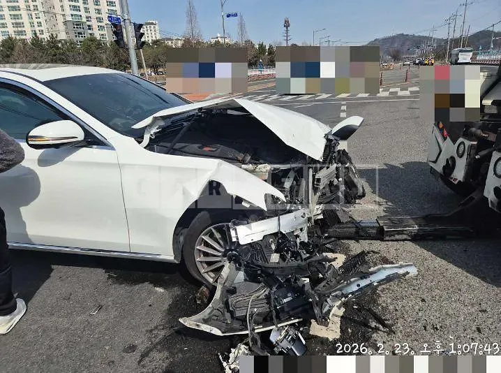Photo 2 of 21: 2022 Mercedes-Benz E250 — Korean insurance auction