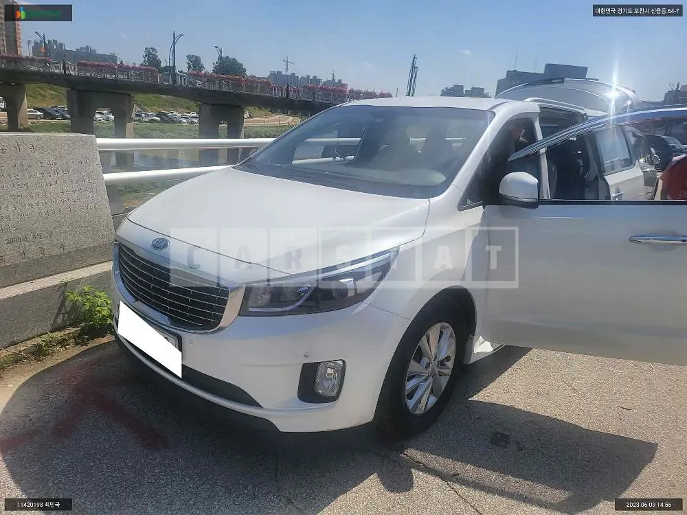 Photo 2 of 7: 2018 Kia Carnival, VIN KNHMF37ABJS436412 — Korean insurance auction