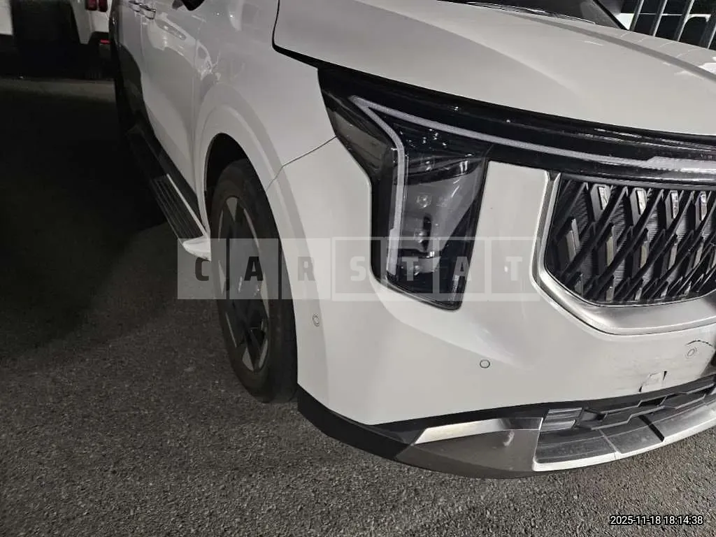 Photo 2 of 18: 2023 Kia Carnivals — Korean insurance auction