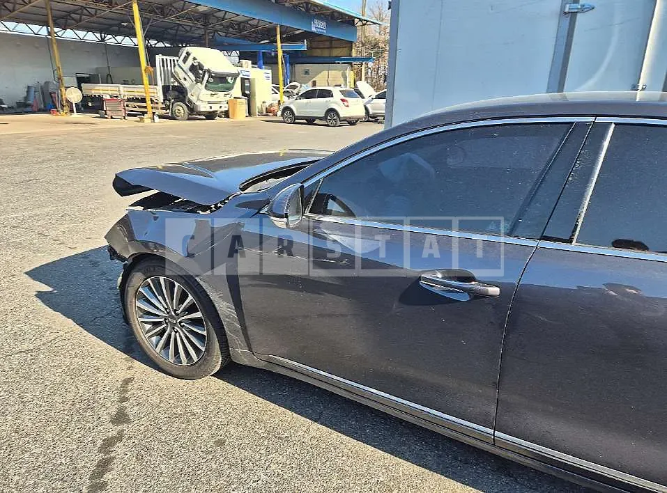 Photo 2 of 9: 2018 Kia K7 — Korean insurance auction
