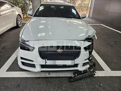 Photo 1 of 7: 2015 Jaguar XE 2.0 d — Korean insurance auction