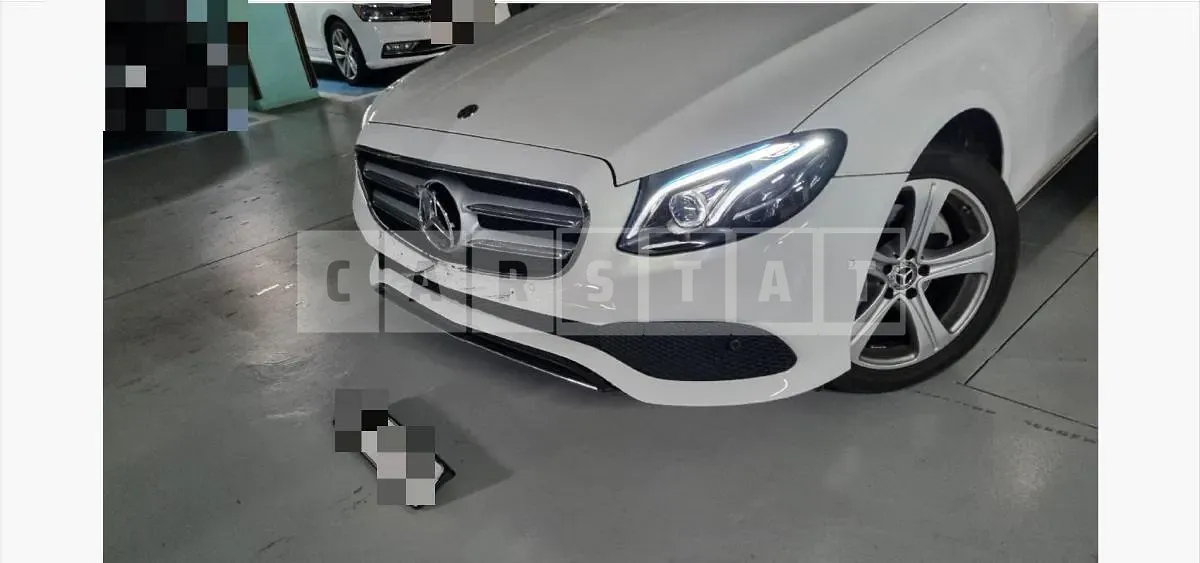 Photo 2 of 2: 2017 Mercedes-Benz (parts) E220 d 4Matic Headlamp — Korean insurance auction