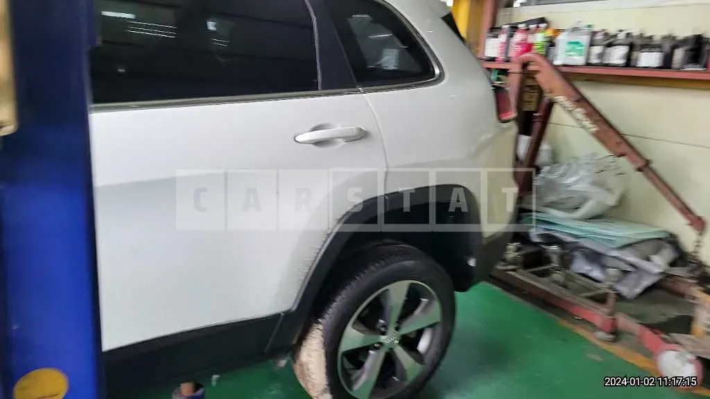 Photo 2 of 25: 2021 Jeep Cherokee, VIN 1C4PJLDBXMD143898 — Korean insurance auction