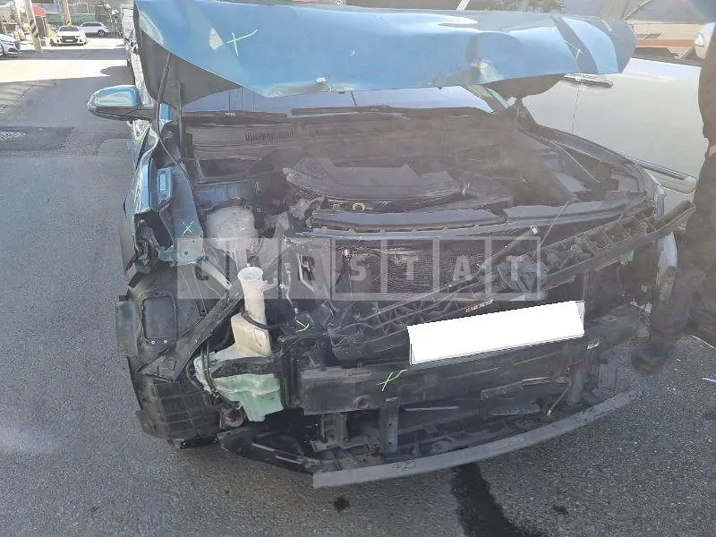 Photo 2 of 27: 2017 Hyundai Kona, VIN KMHK4815GJU015796 — Korean insurance auction