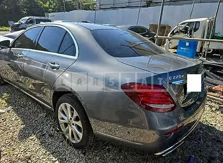 Photo 2 of 26: 2019 Mercedes-Benz E220d 4Matic — Korean insurance auction