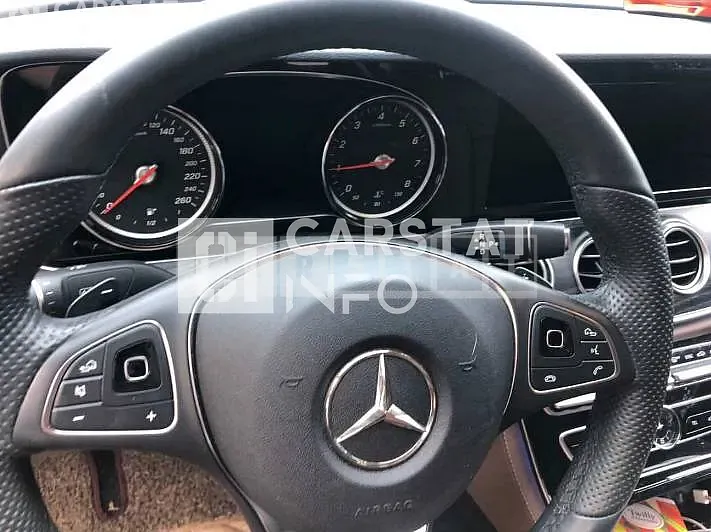 Photo 2 of 7: 2017 Mercedes-Benz E 200, VIN WDDZF4CB0HA281013 — Korean insurance auction