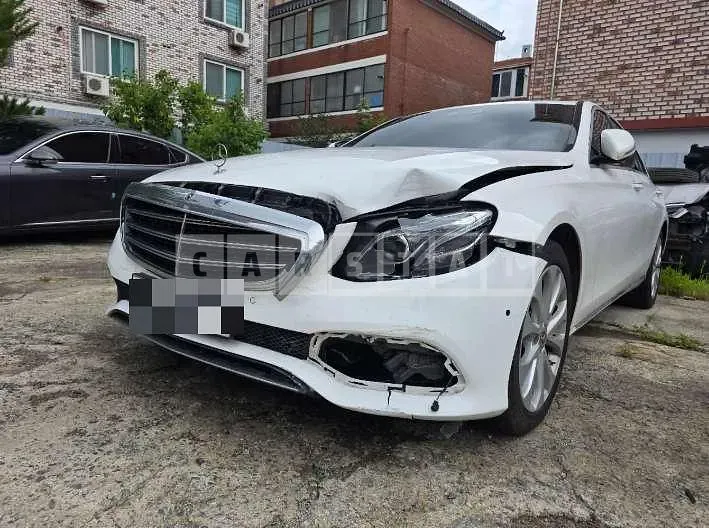 Photo 2 of 12: 2017 Mercedes-Benz E220 d — Korean insurance auction