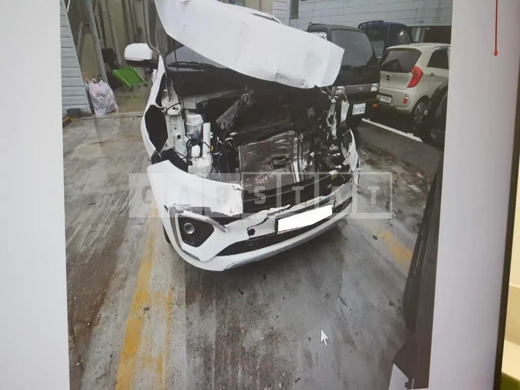 Photo 2 of 13: 2018 Kia Carnival, VIN KNAMC81ABKS535330 — Korean insurance auction