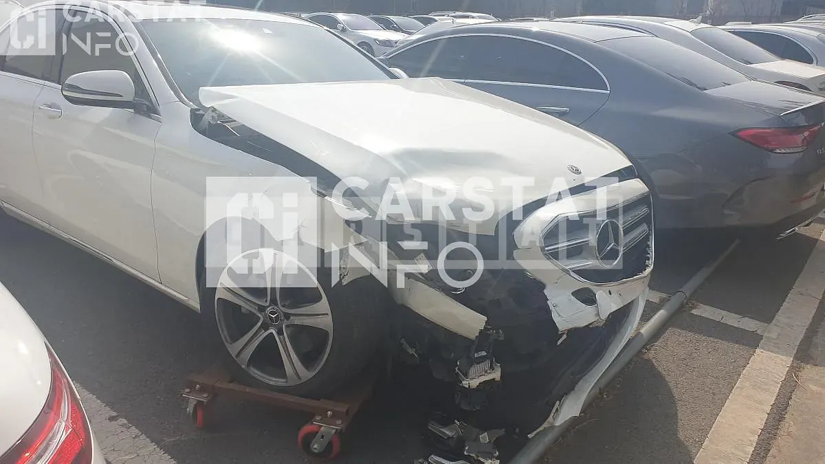 Photo 2 of 5: 2019 Mercedes-Benz E220d, VIN WDDZF0EB2KA615524 — Korean insurance auction