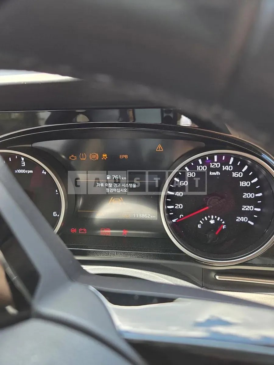 Photo 2 of 22: 2020 Kia Carnival 2.2 — Korean insurance auction