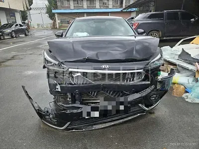 Photo 1 of 15: 2017 Kia K7 — Korean insurance auction
