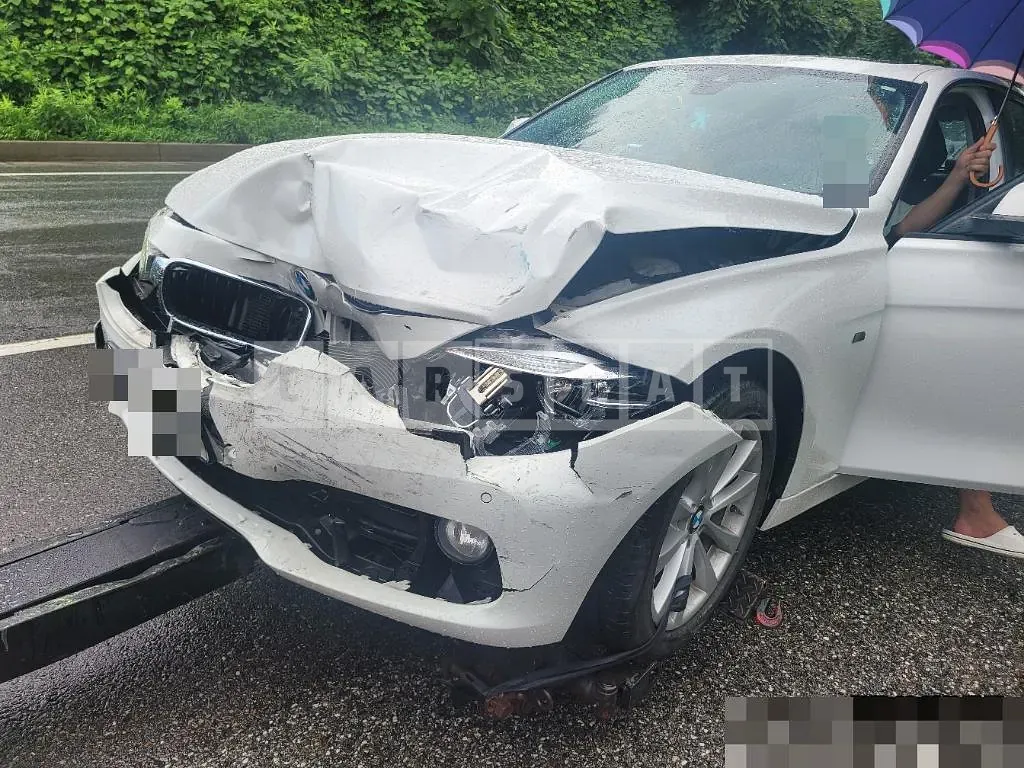 Photo 2 of 6: 2018 BMW 320d — Korean insurance auction