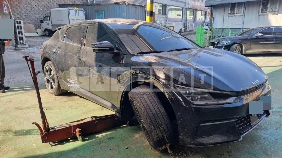 Photo 2 of 25: 2022 Kia EV6 4WD — Korean insurance auction